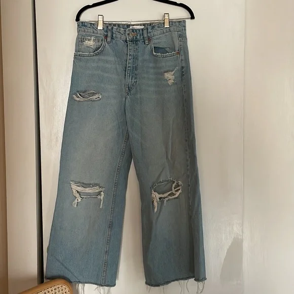 Zara ripped light wash jeans - Picture 2 of 6